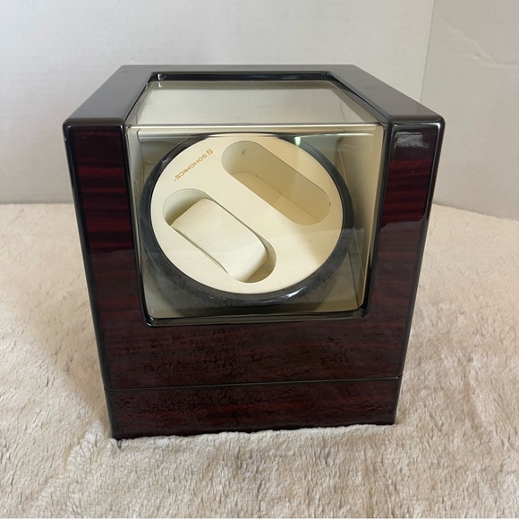 Wooden Watch Winder with Cream Interior - Picture 1 of 17